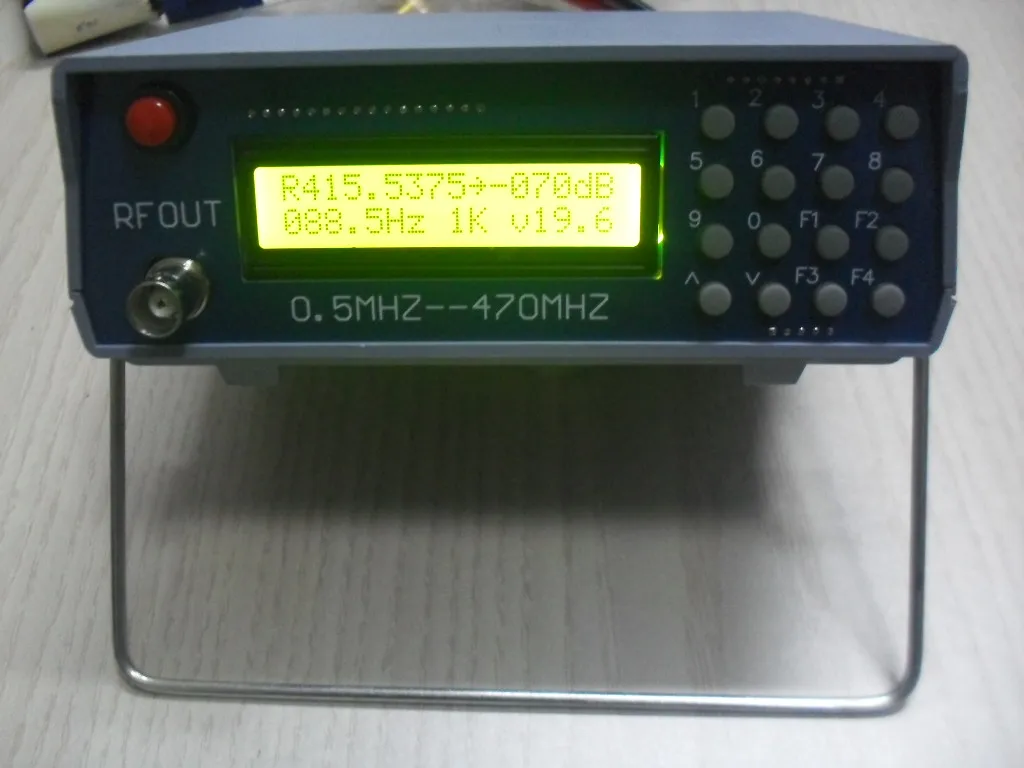 Generatore Segnale RF Professionale 0.5-470 MHz | Modulazione AM/FM/PM, Display LCD | Per Test Wireless, Automotive, Laboratorio