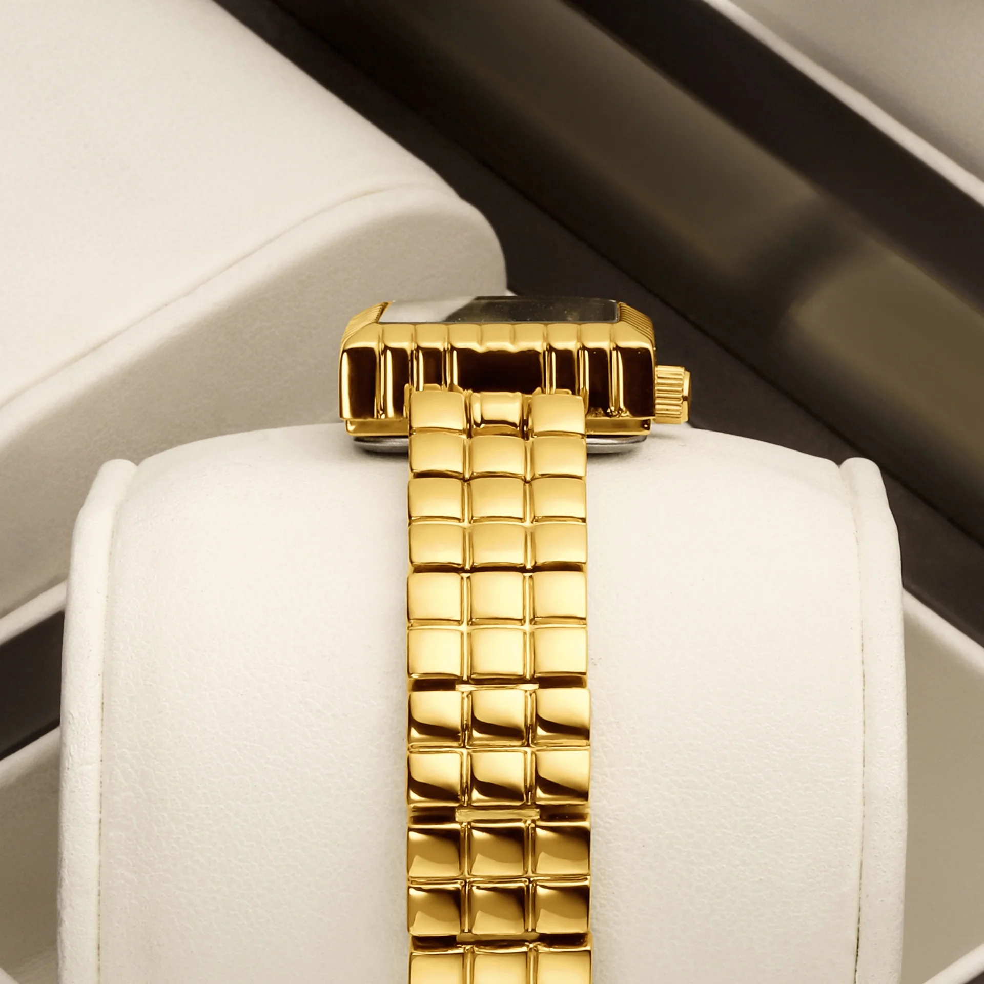 Tonneau Ultra-Thin Quartz Women's Watch OM-767821