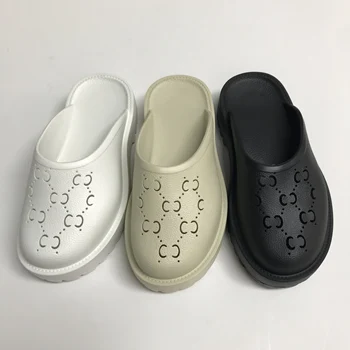 NEW Flat-Bottomed Perforated Slippers for Women to Wear as Outerwear, the Popular Lazy Shoes with One Foot and Half Dragging