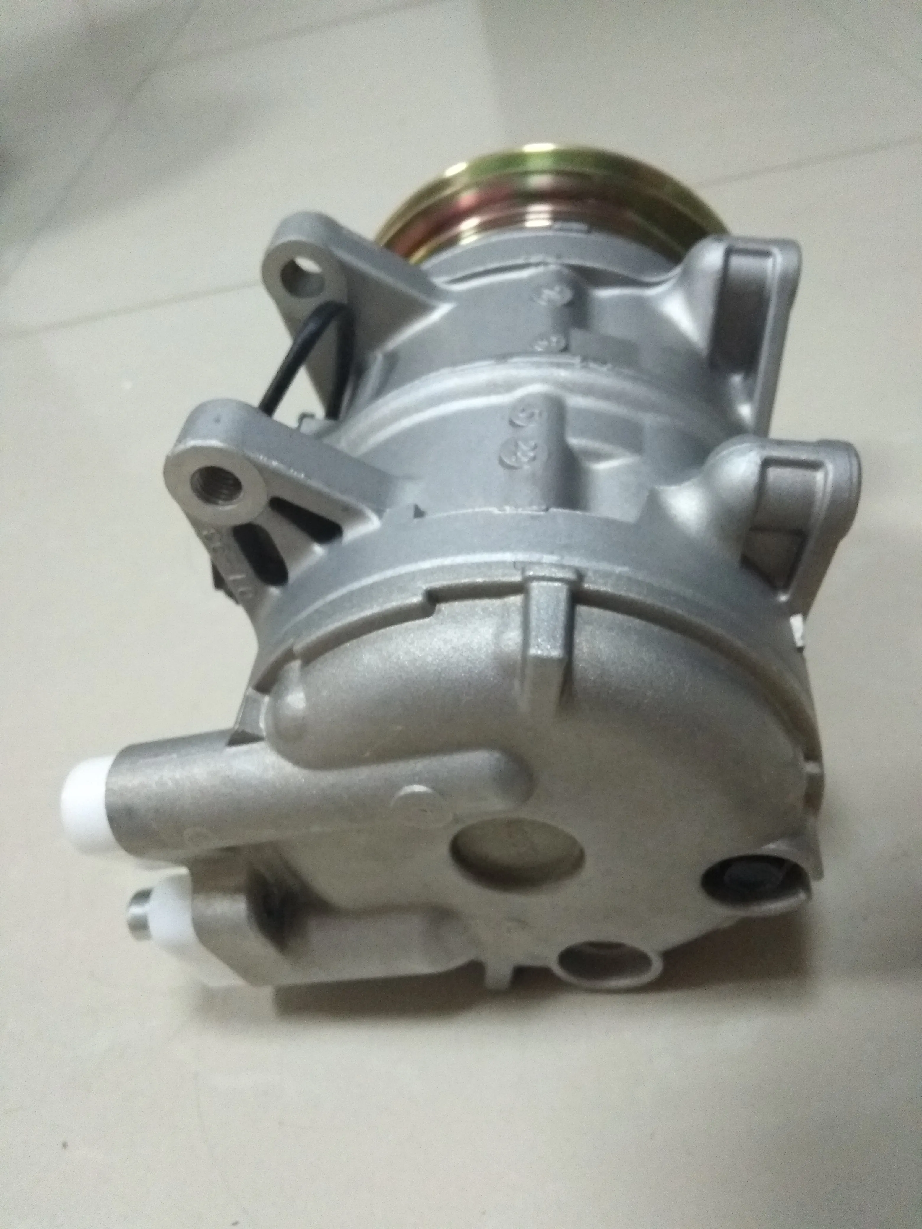 Truck AC Compressor 27630-00Z04 for Nissan UD - ISO/TS16949 Certified