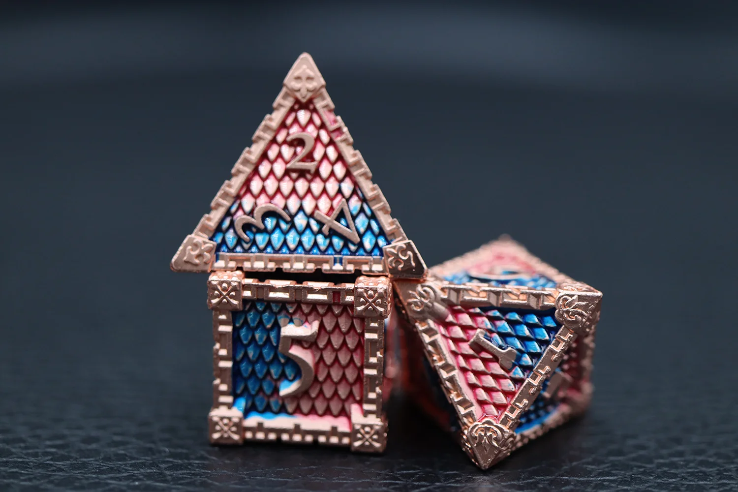New Design 7 PCS Dragon Scale Metal Dice Set Red & Blue Brass Zinc Alloy for DND Games manufacture
