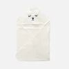chiot blanc aux yeux fermés