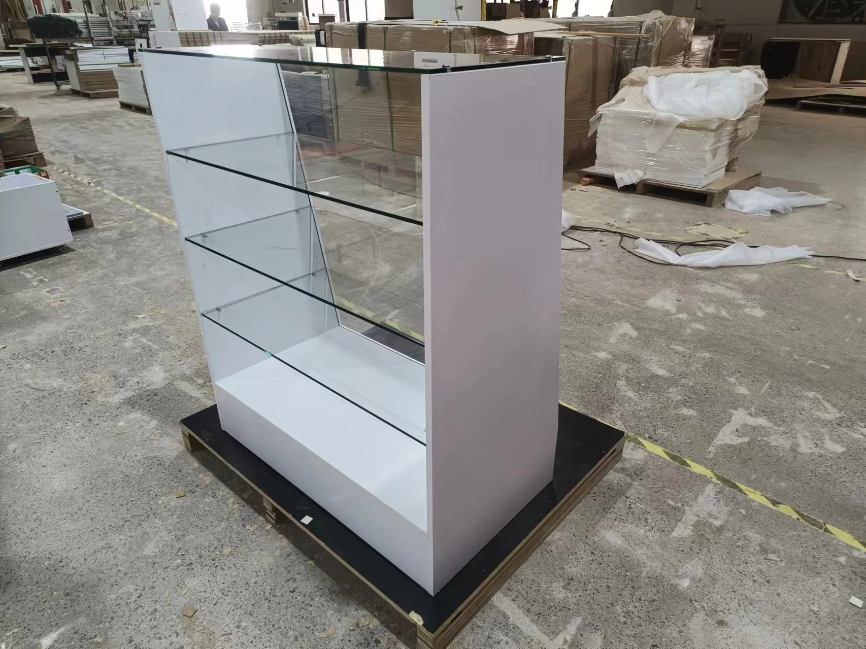 Retail Store Glass Showcase - Elegant Display Solutions