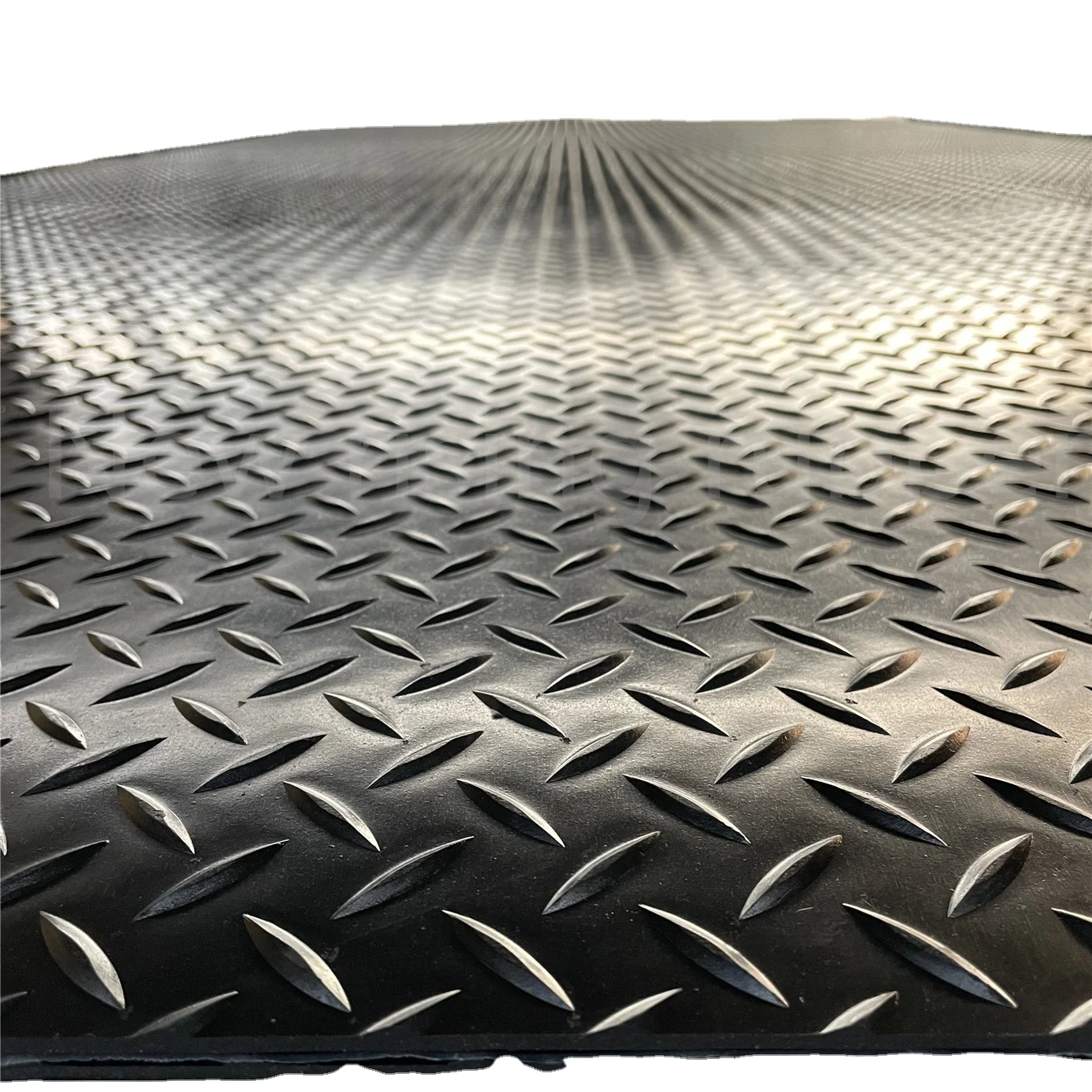 Diamond Plate PVC Flooring 6mm Roll Garage Floor Covering Anti-Slip Indoor/Outdoor Vinyl Laminate Floor Featuring Anti-Slip