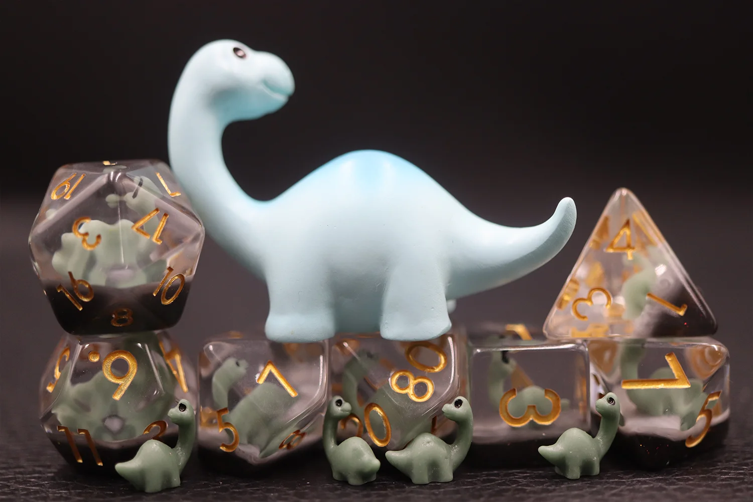 Hot Selling 16mm Set of Custom Logo Transparent Dnd Resin Polyhedral Adults Board Game Dices manufacture