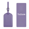 Etiqueta de equipaje morada taro volteada verticalmente