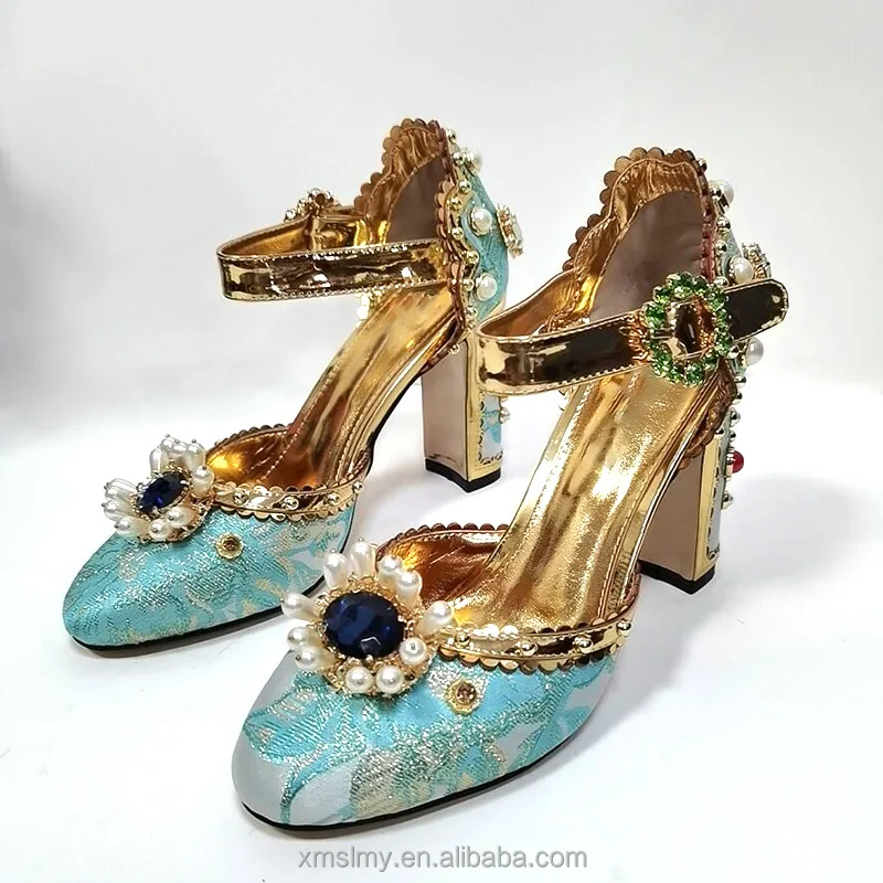 SANDALIA TACÓN MARRÓN CON TACHUELAS CAPRI-355