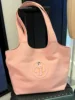 Borsa media con motivo a guscio di litchi - rosa ciliegio