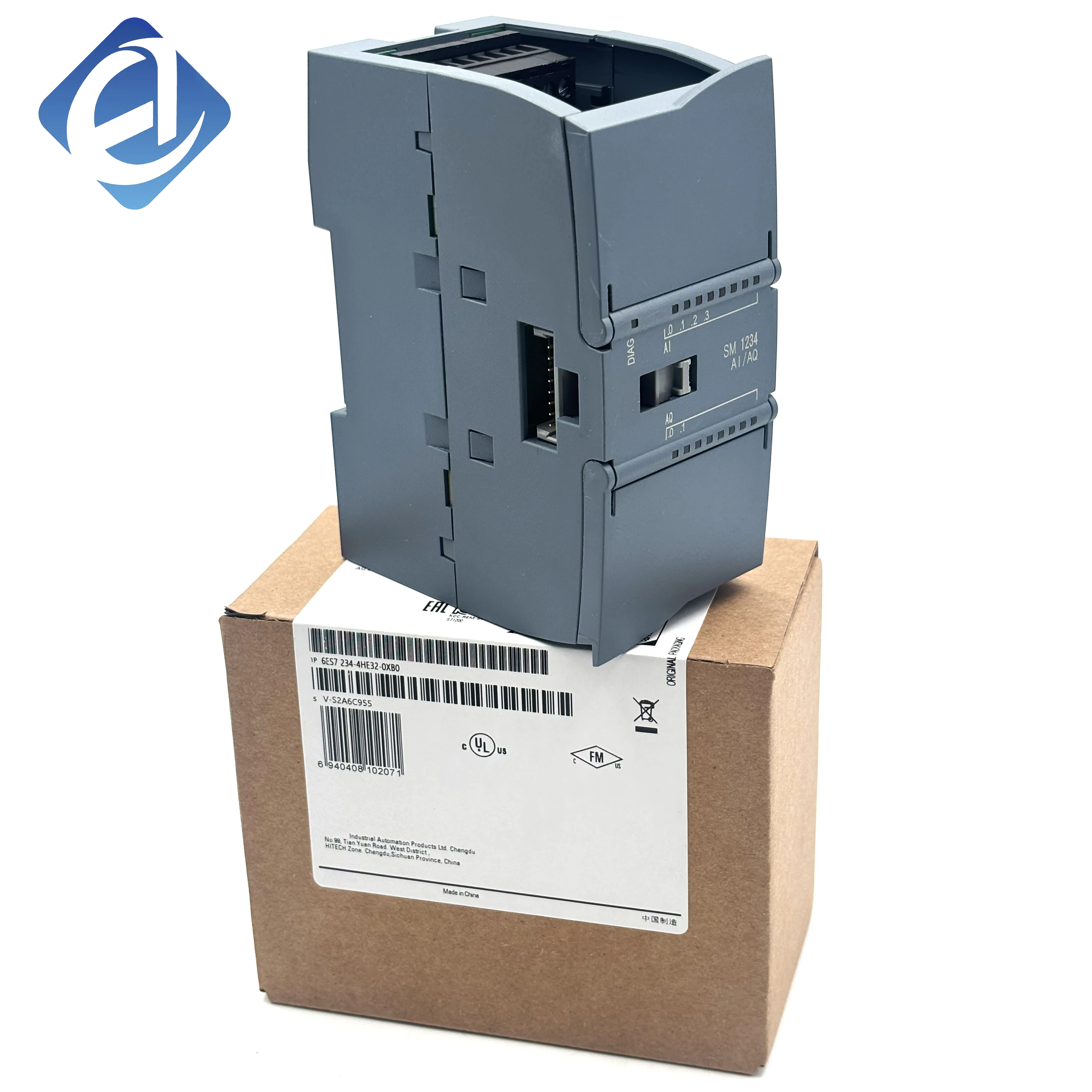New Original 6ES7 234-4HE32-0XB0 6ES7234-4HE32-0XB0 analog I/O module for Siemens SIMATIC S7-1200 series, with 2 analog inputs and 2 analog outputs, supporting voltage/current signals and high-precision signal conversion.
