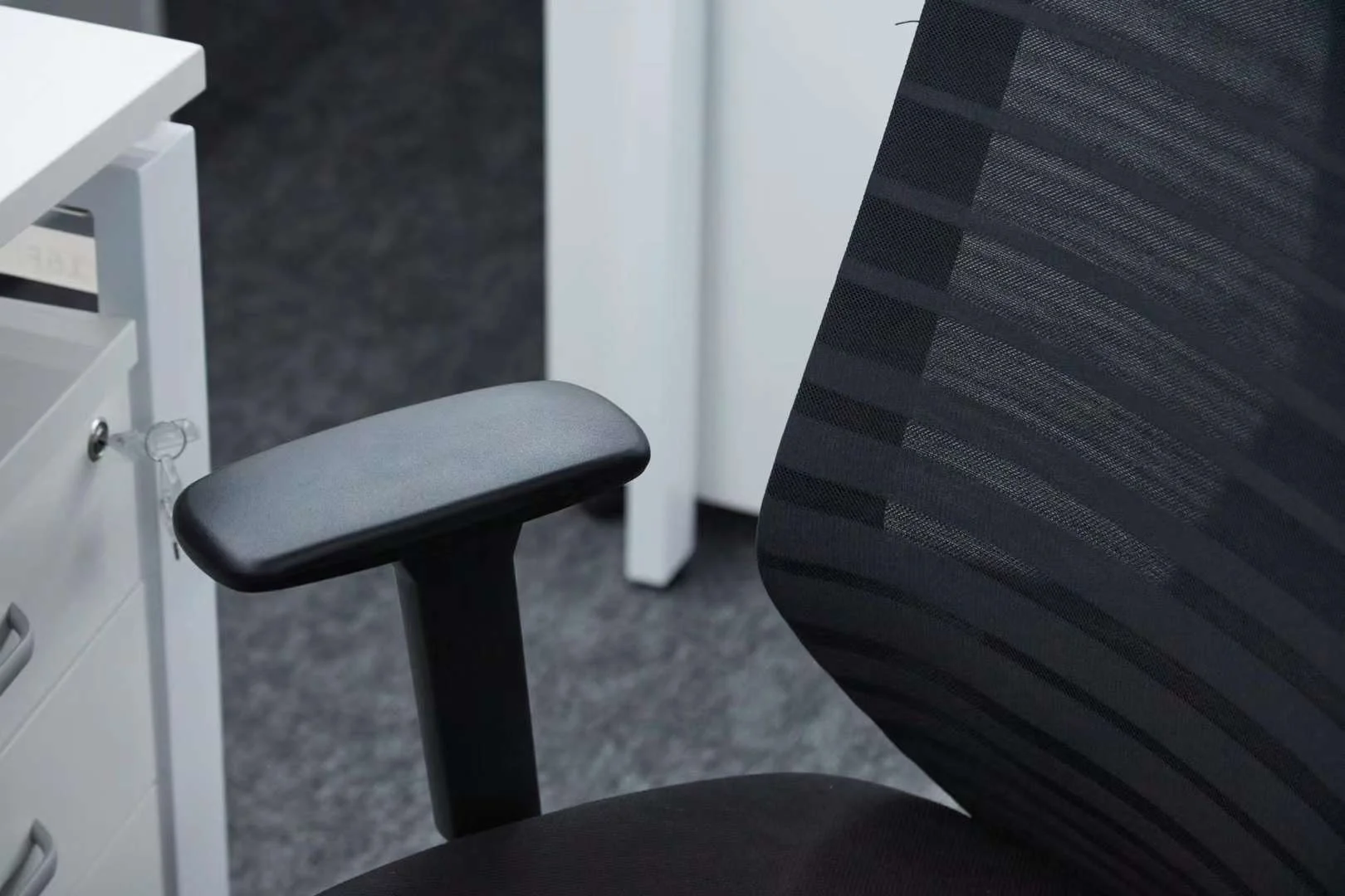 Mesh High Back Office Chair details