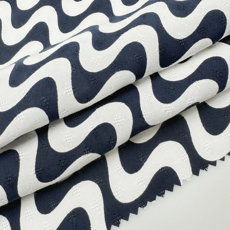 Черно-белый волнистый узор 100% вискоза жаккардовая ткань с принтом 140 см 115 г/м2