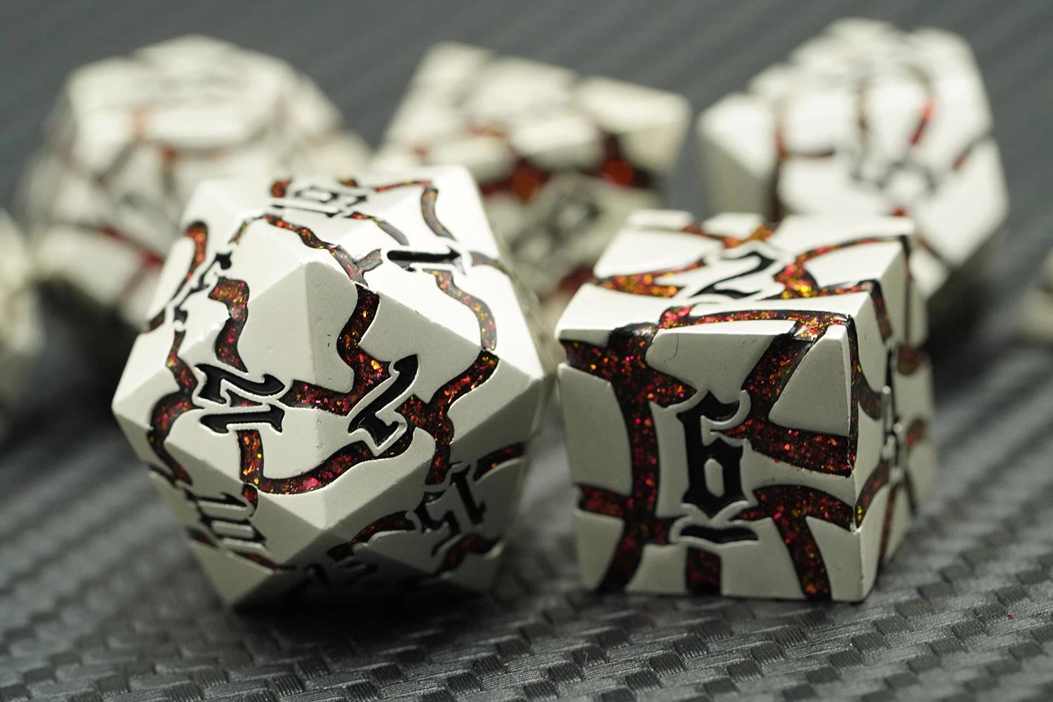 Wholesale Custom Silver Polyhedral Metal D&D Dice Set Personalized Zinc Alloy Game Dice factory