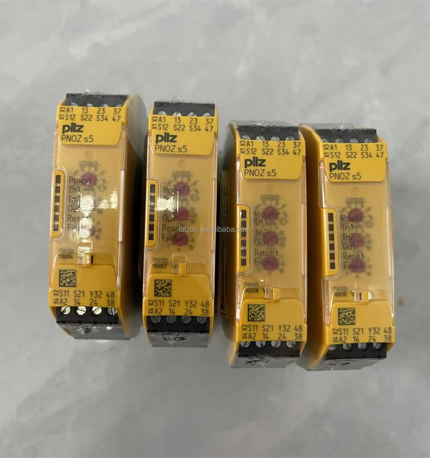 Pilzs Safety Relay 750108 - Reliable 24VDC Protection