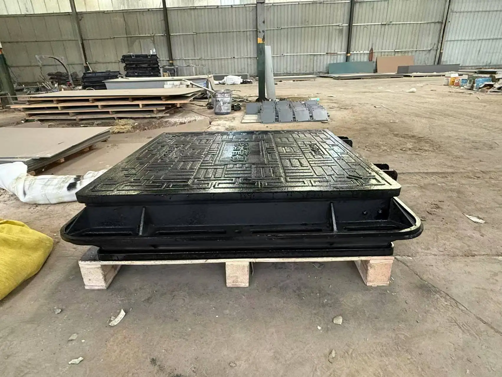 Hydraulic square Manhole Cover and Frame Ductile Casting D-18 70x70 D400