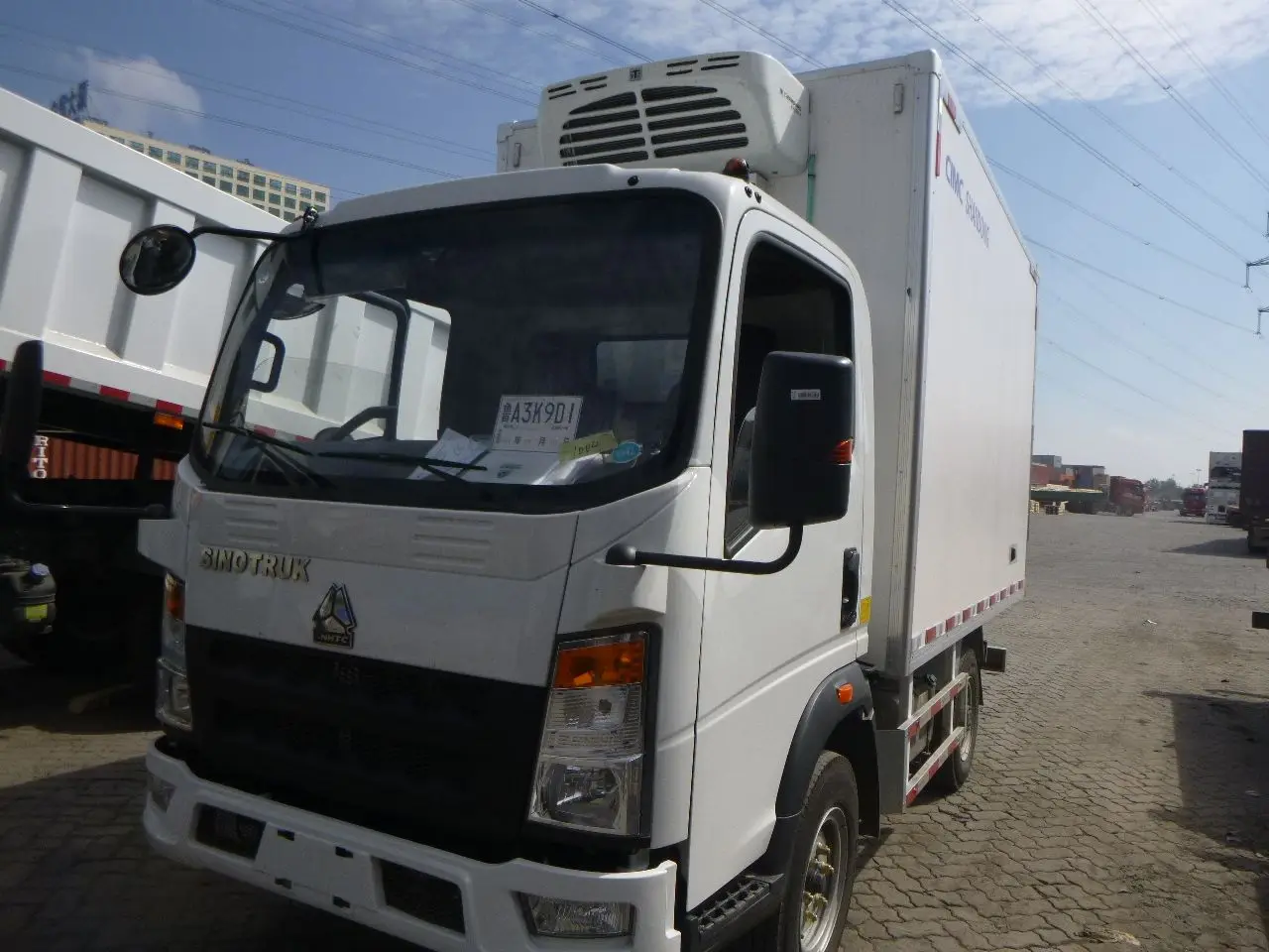 4 Wheel Sinotruk Refrigerated Truck With 2ton Capacity For Philippine