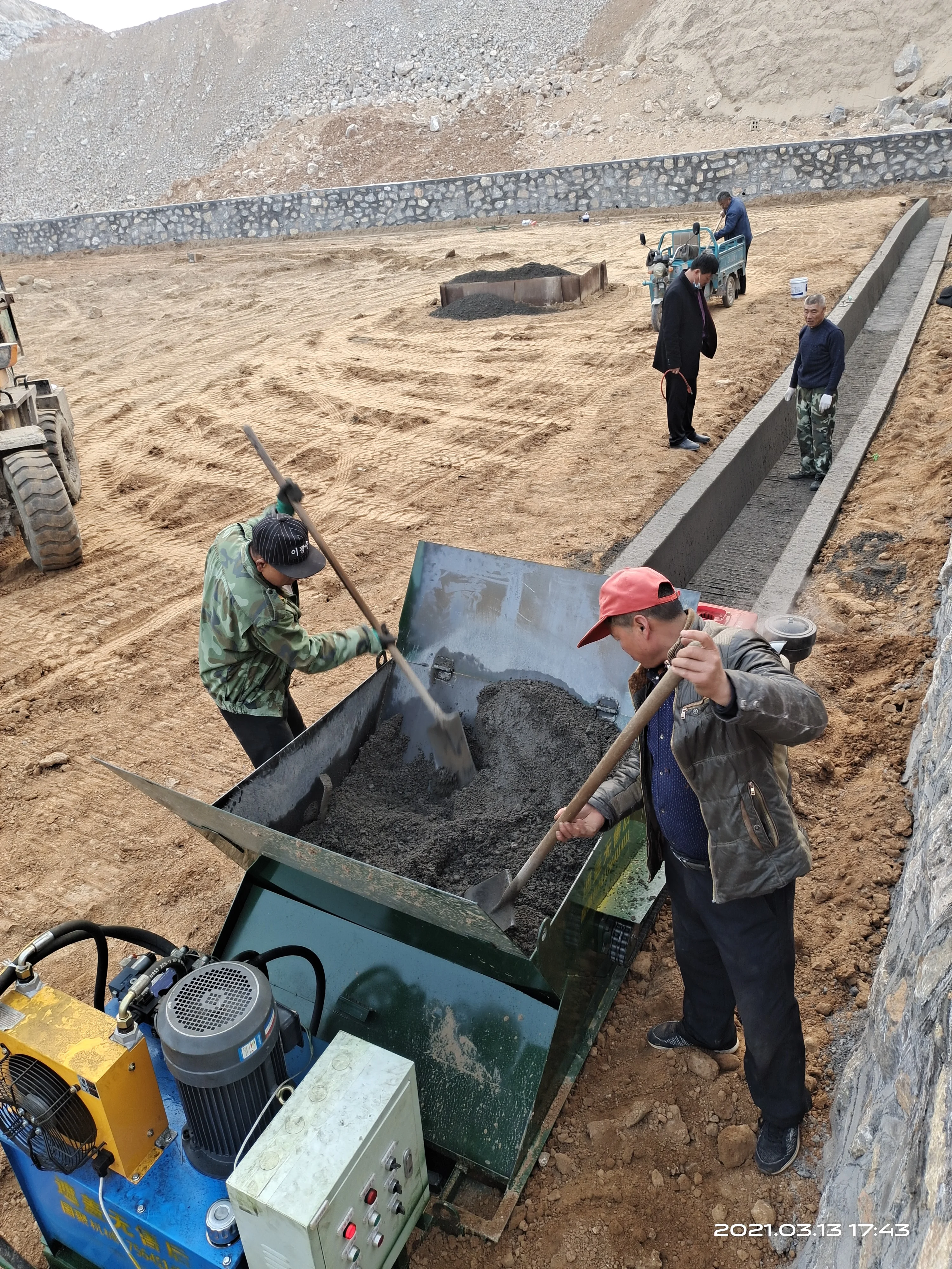 Advanced Production Technology Customized U-Type Drain Concrete Ditch Forming Machine