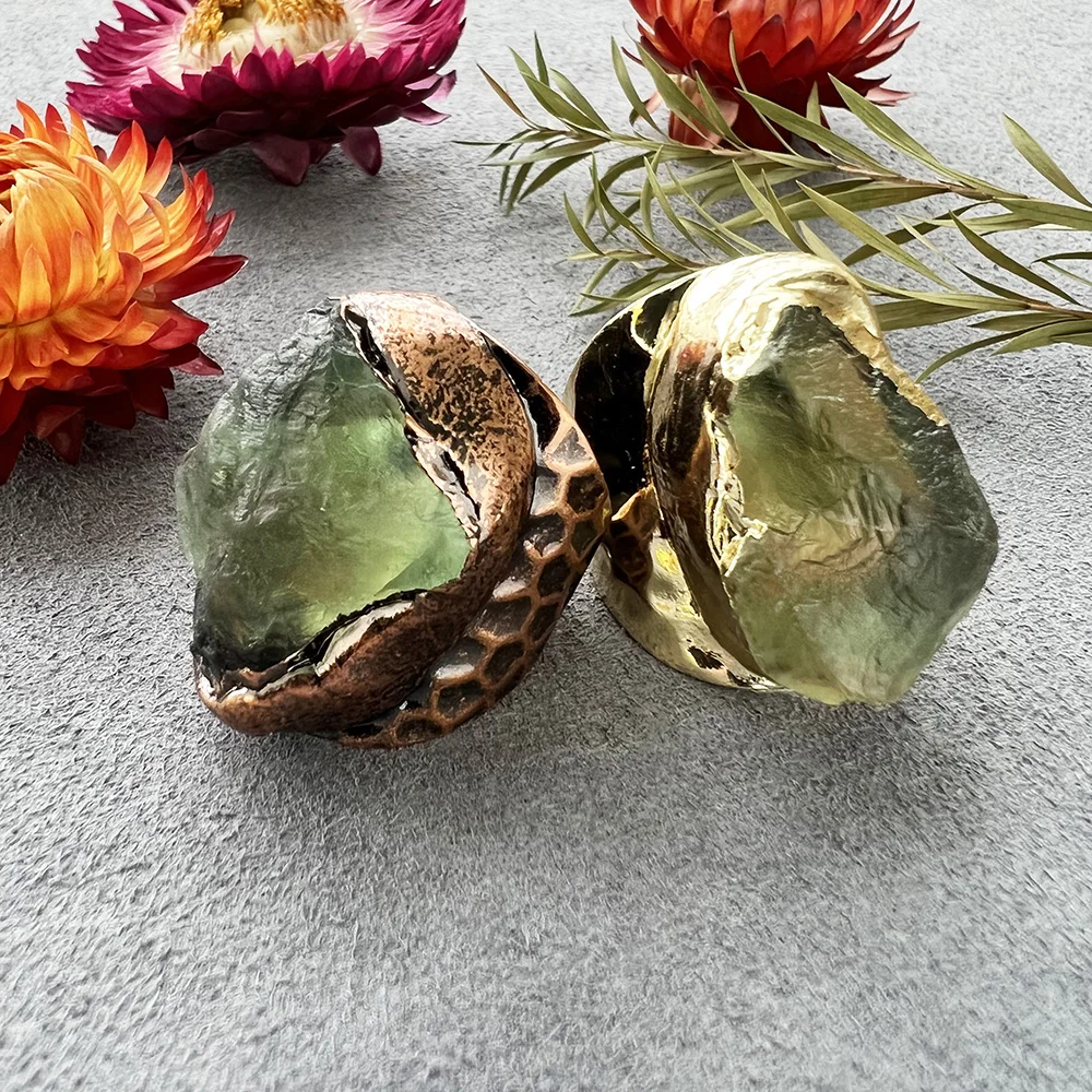 New Designs Raw Quartz Ring Green Fluorite Stone Nugget Ring with Gold Antique Bronze Plated Adjustable Band Ring for Unisex