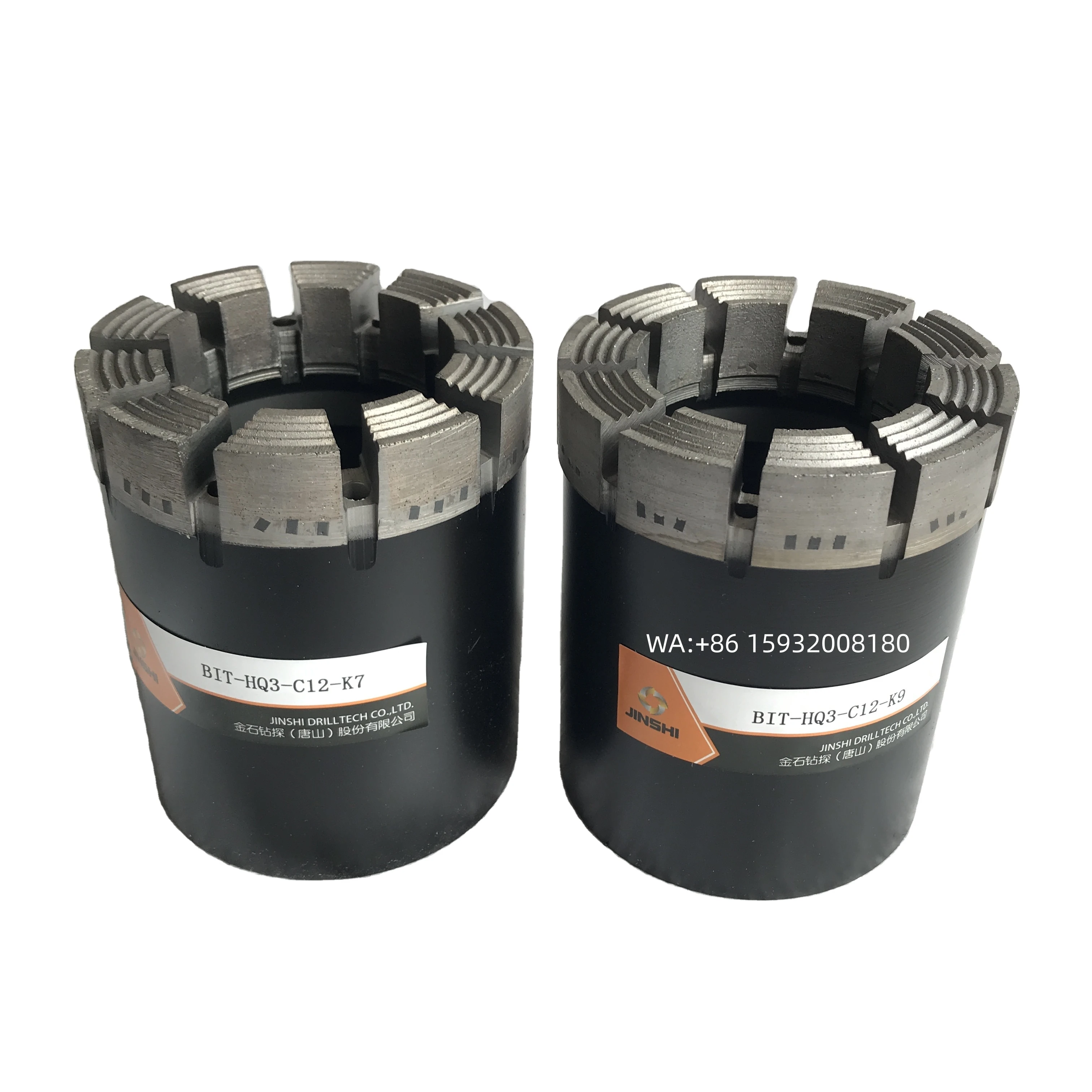 Ular dachada yalangoch quyoshga botishyapti