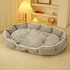 Cama para perro de terciopelo nublado - gris