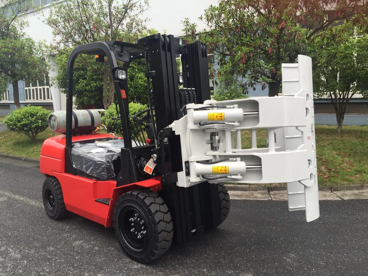 Forklift Rotating Tyre Clamp Attachments for Tires Industry Widely Use