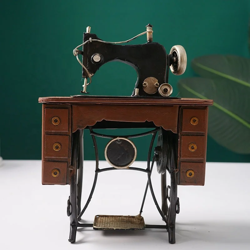Mini Vintage Lockwork Retro Sewing Machine Model Metal Craft Kid Toy Retro Birthday Gift Home Decor