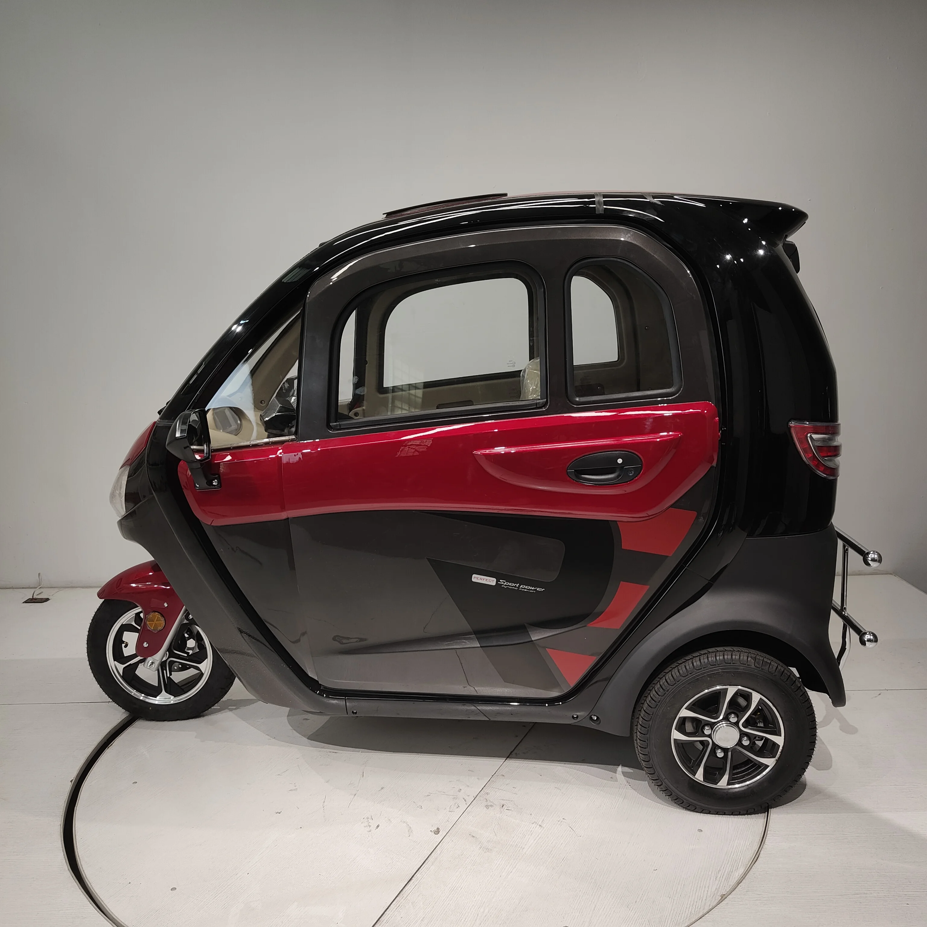 1200w 60v Fully Enclosed Electric Tricycle Hot Selling Three Wheels Car