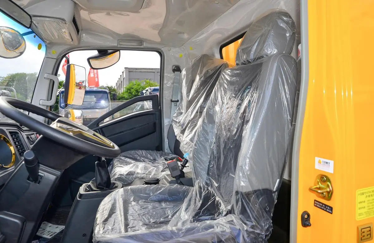 Sinotruck Howo Used 4x2 Cargo Van - Mini Box Truck for Urban Delivery 9