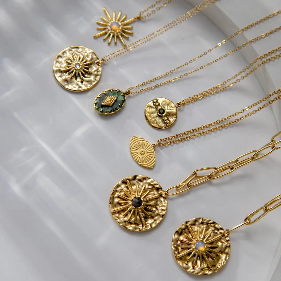 Choker Necklace With Flower