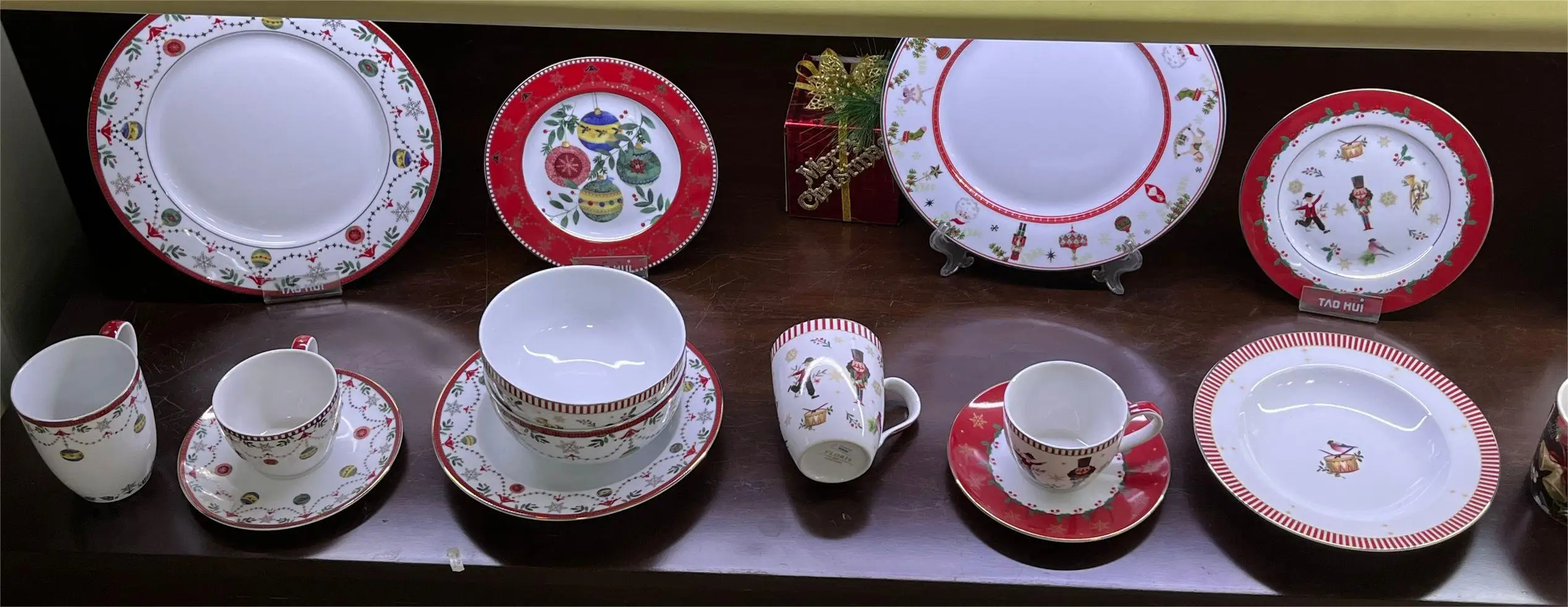 Gold Trim Ceramics Fine Bone China Holiday Vibe Tea Coffee Cup and Saucer Set manufacture