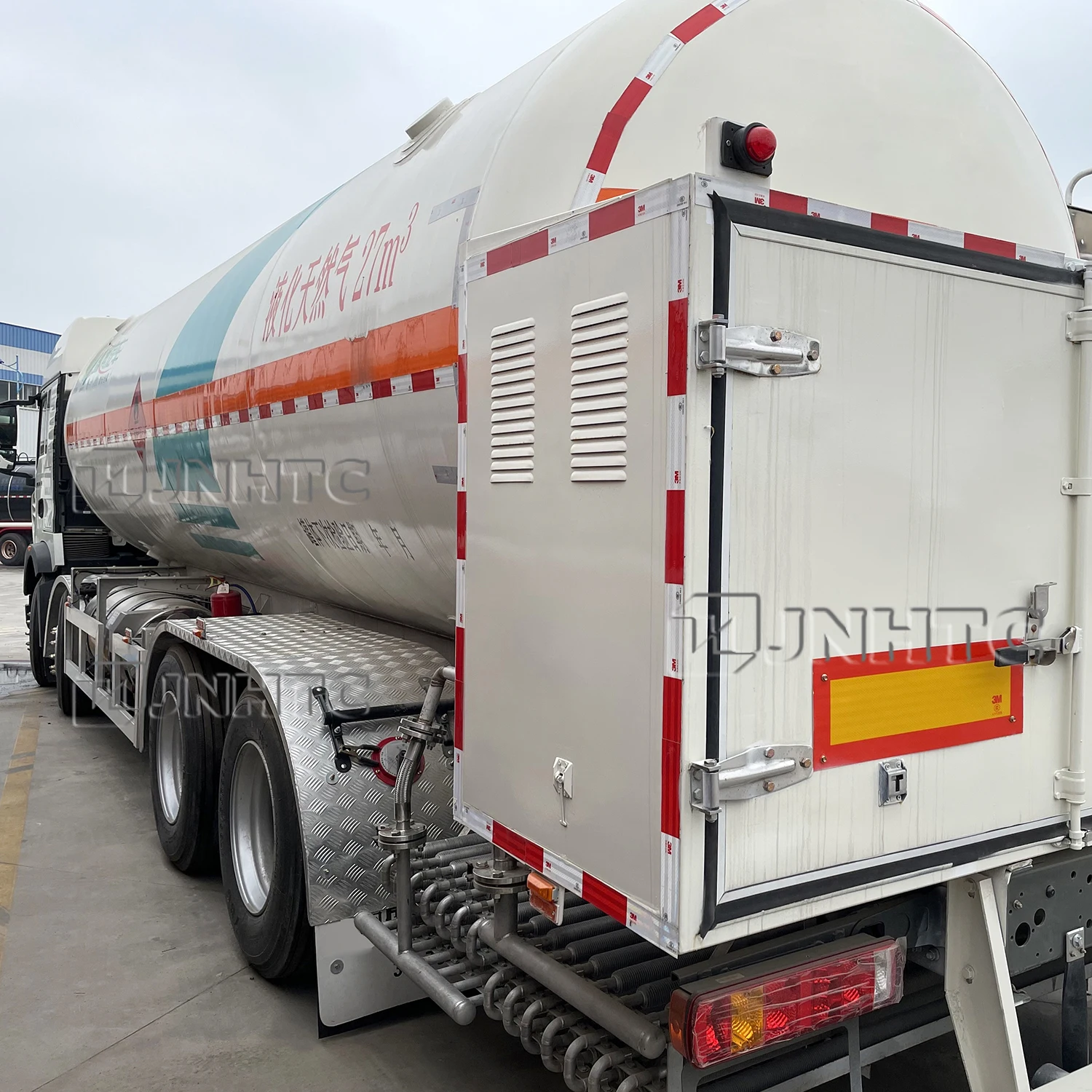 New 30-55 Cubic Meters Steel Semi-Truck Trailer for Liquid Oxygen CO2 LPG Liquid Ammonia LNG Storage 6x4 Drive Wheel Manual