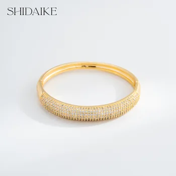 Elegant Ladies' Open Fashion Charm Bracelet 18K Gold Plated Brass with Custom Zircon Inlay Wholesale Accessory