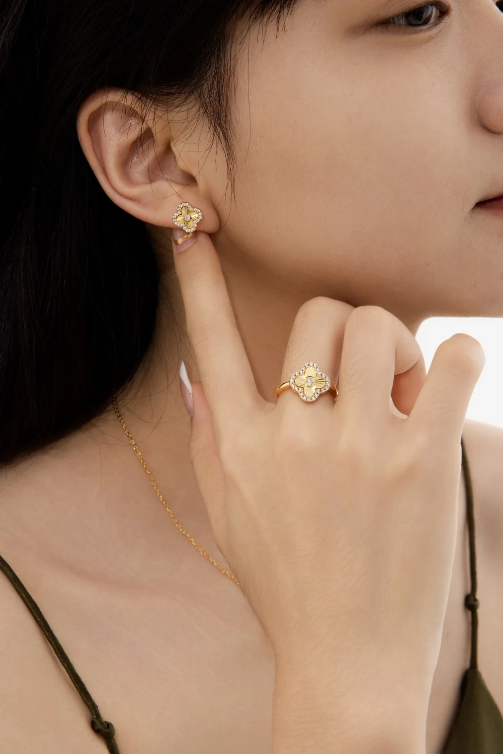 KAKODIY Trend Design Fine Rhodium 18K Gold Electronic Coating Electroplating Laser Textured Surface 5A Zirconia Four Leaf Clover Garland detail 7
