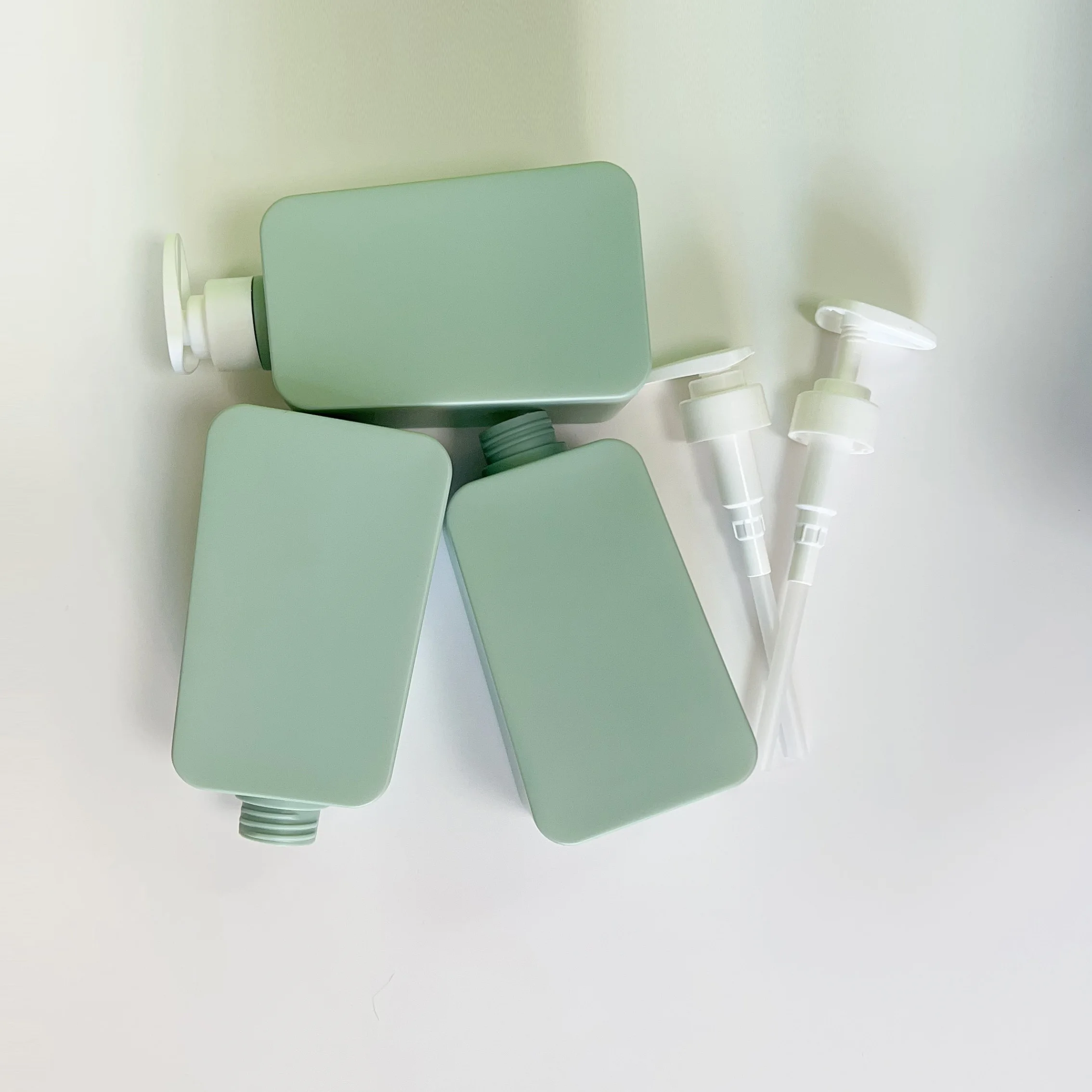 Custom square 750mlHDPE Skin Care Cosmetic Packaging Container Plastic Shampoo Bottle With Lotion Pump