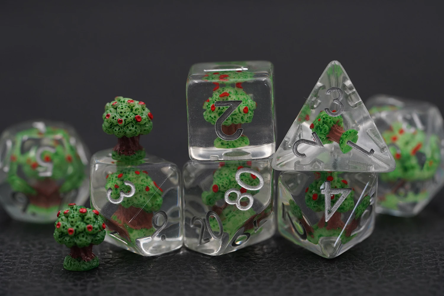 New Round Corner Dnd Dice Set Handmade Role Playing Apple Tree Inclusion Transparent Soft Edge Polyhedron Dice supplier