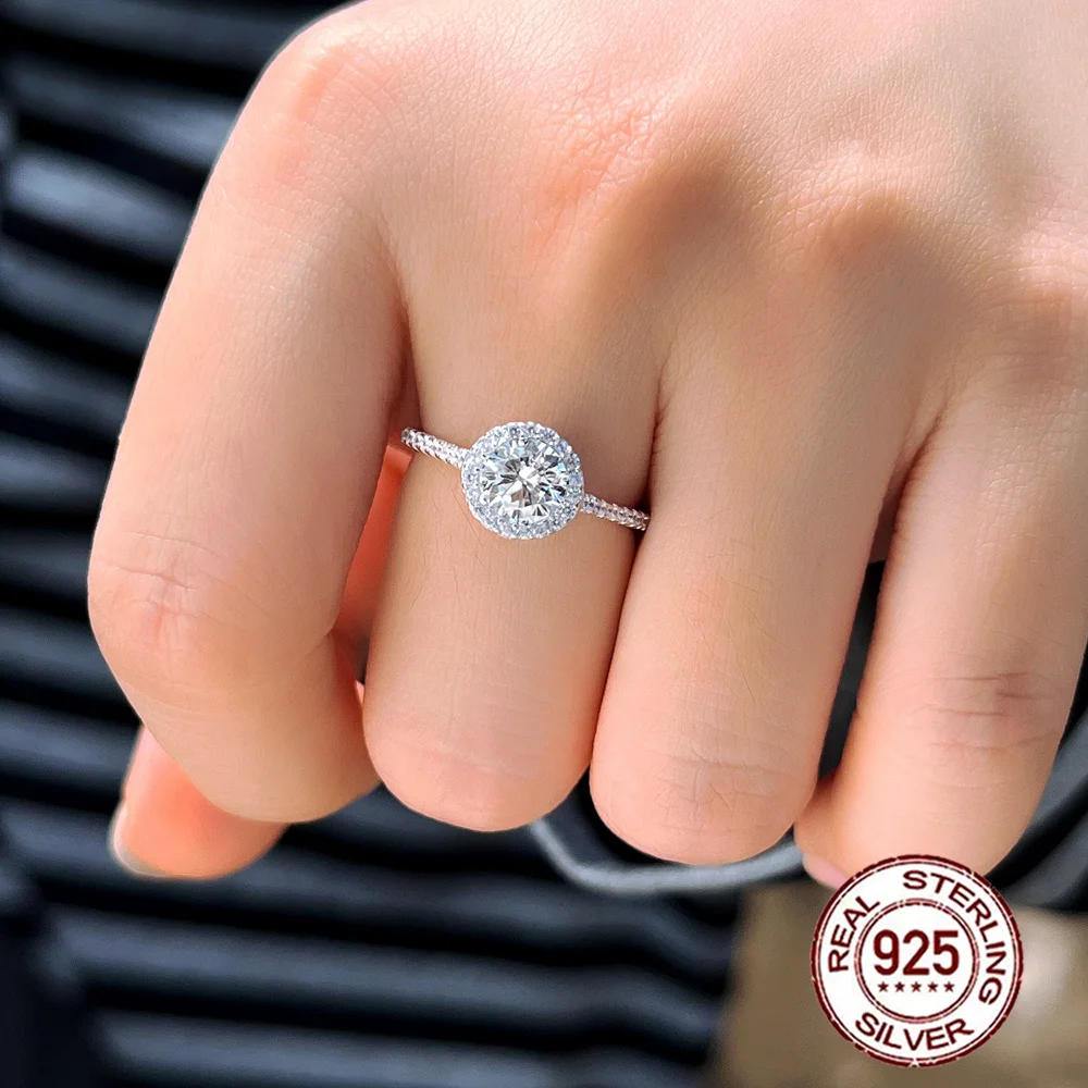 Round Brilliant Cut Zircon Engagement Ring In S925 Silver Oem
