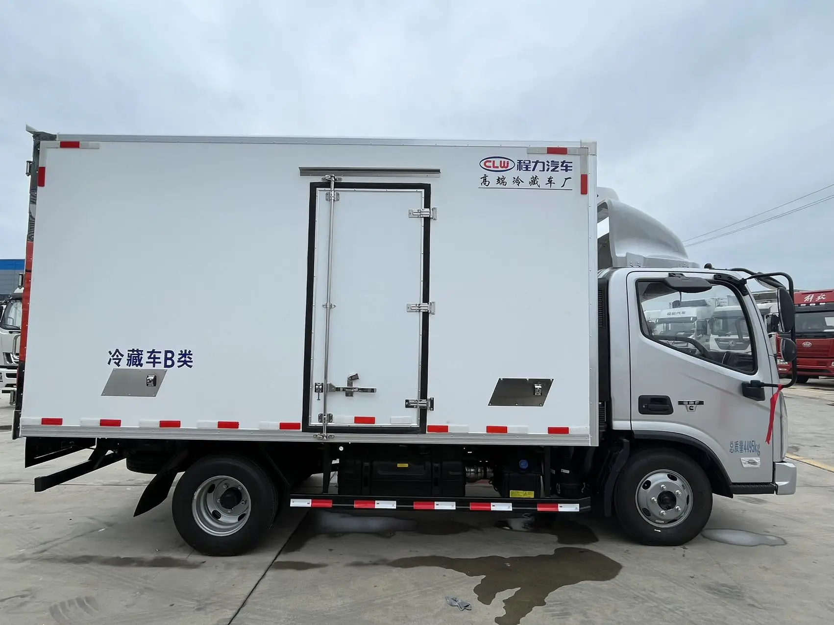 product foton aumark 42 diesel freezer truck 6ton manual transmission refrigerated cargo truck for frozen food new-5