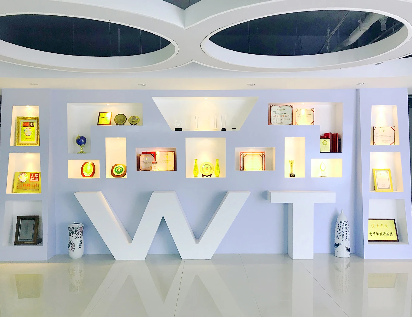 Yiwu Camytonc Imp& Exp Co., Ltd. 1