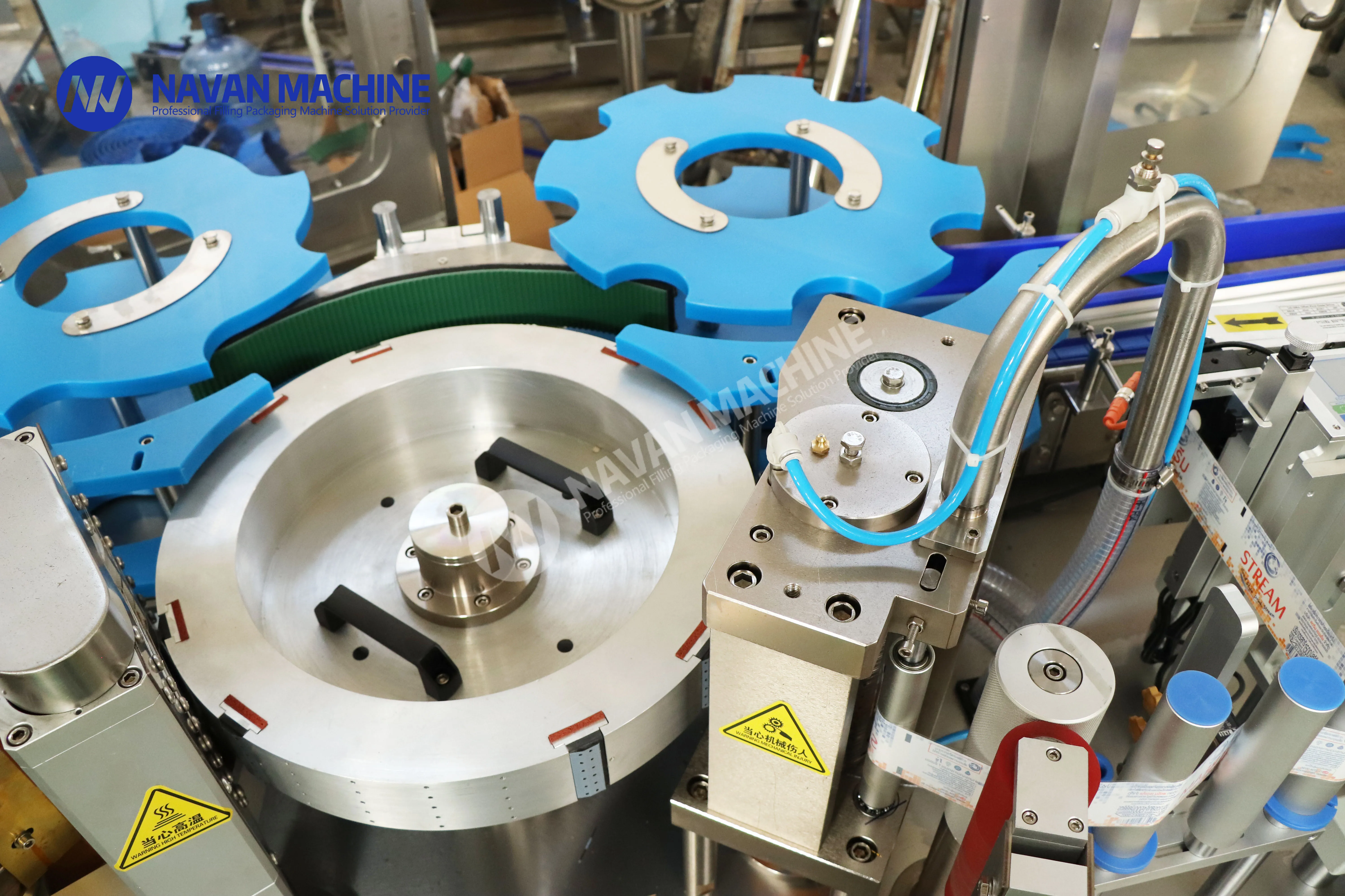 Automatic Plastic Glass Bottle OPP Labeling Machine Round Water Juice Beer Bottle Hot Melt Labeling Machine manufacture