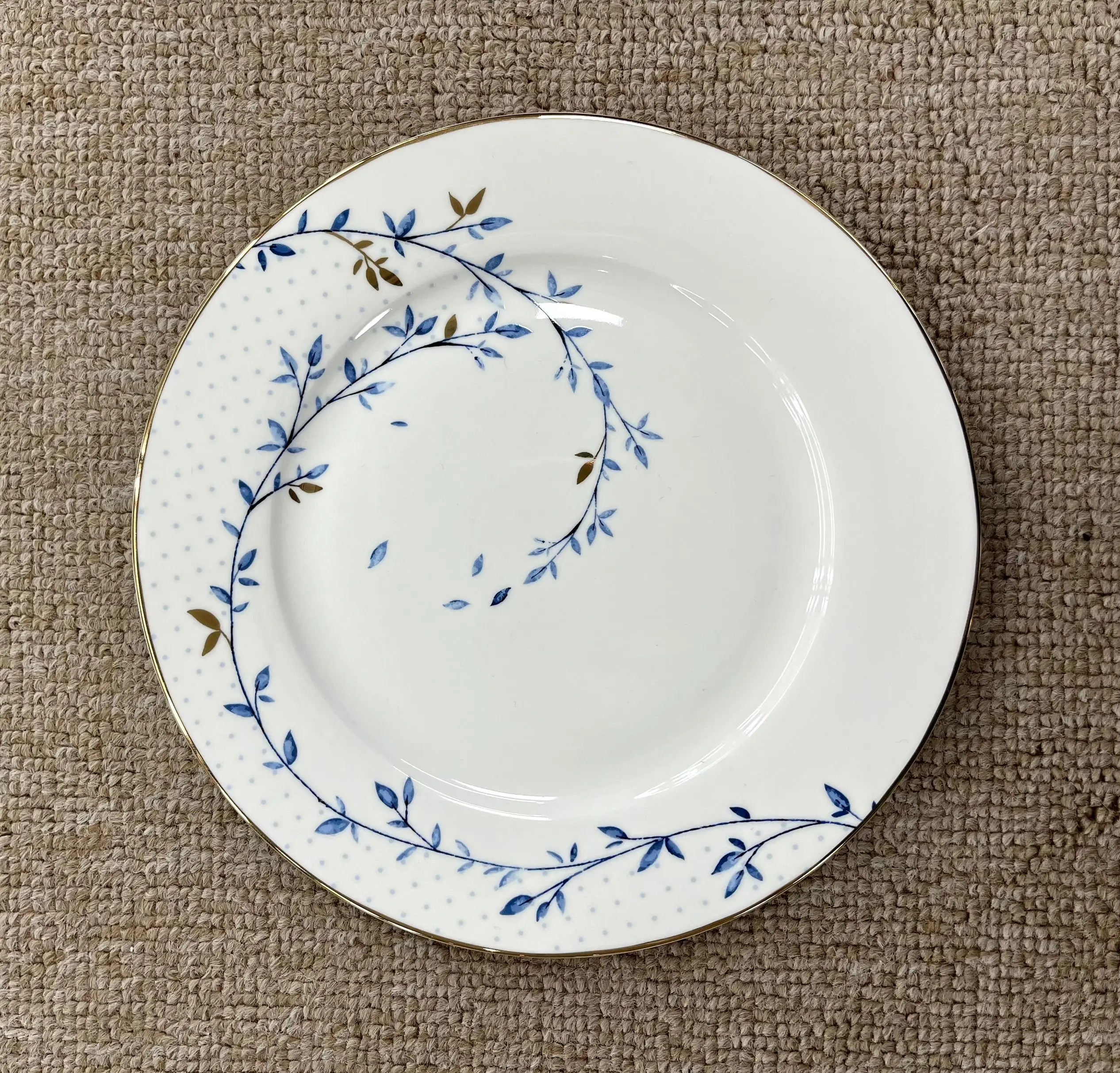 10'' Dinner Plates, Porcelain Kitchen Plates Set, Round White Ceramic Plates, Large Serving Plates, Blue Leaves