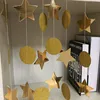 Estrella dorada colorida con espejo dorado.