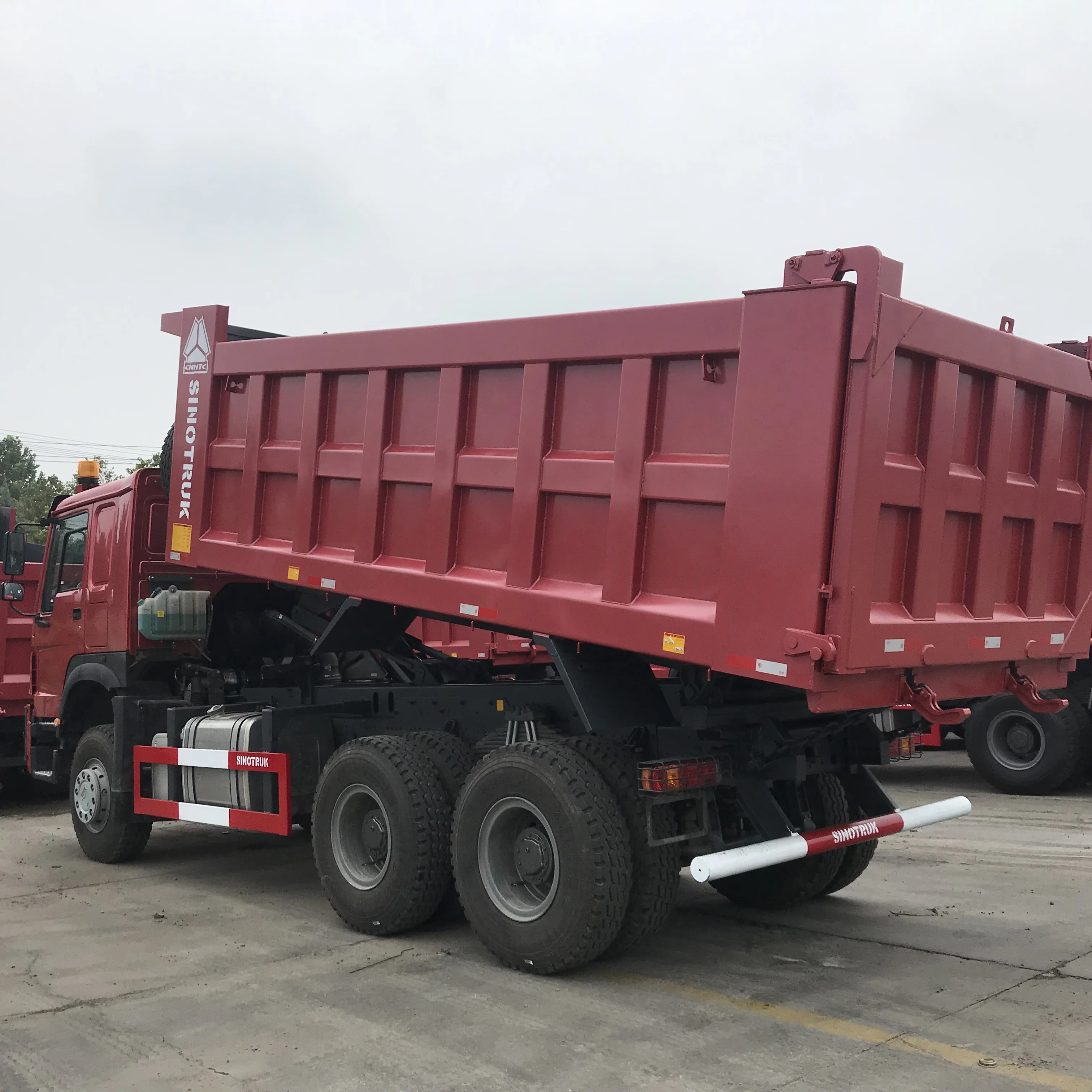 Prices for Used Howo 30 Ton 40t Sand Faw Tipper Truck Load Capacity for Tanzania