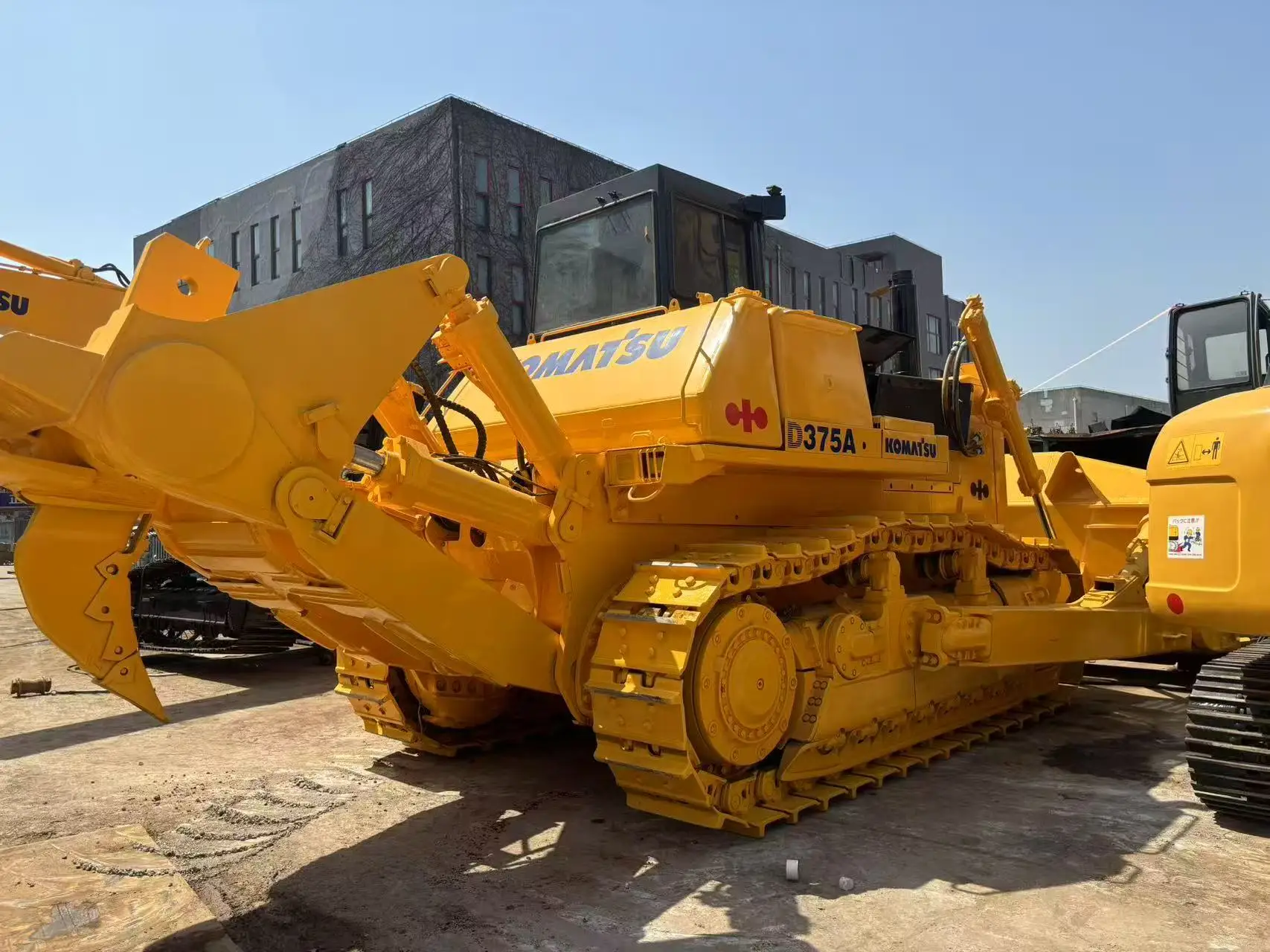 中古コマツD375A-3ブルドーザー最安値日本製トラクタークローラー