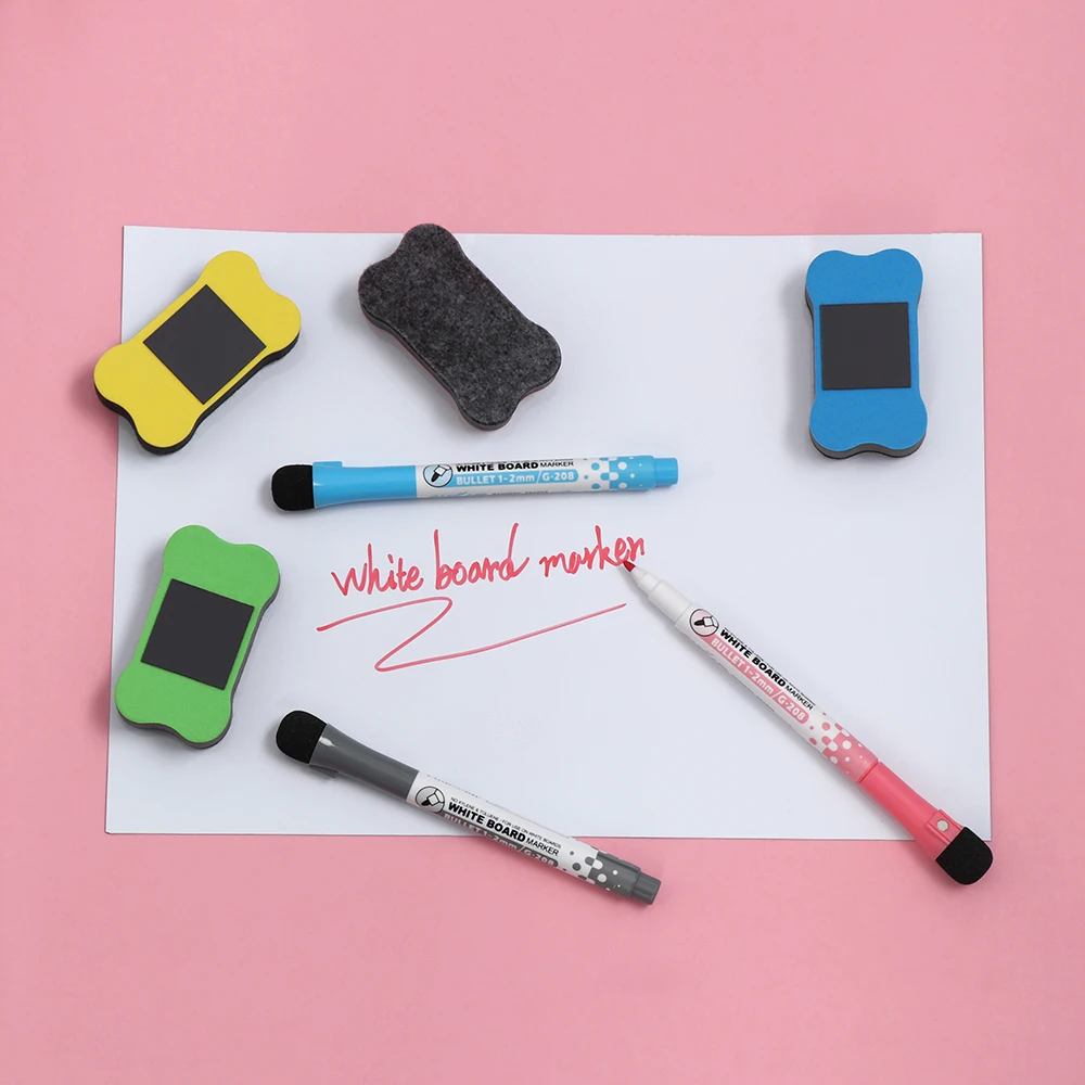 Маленькие моющие средства из пенопласта для дома и