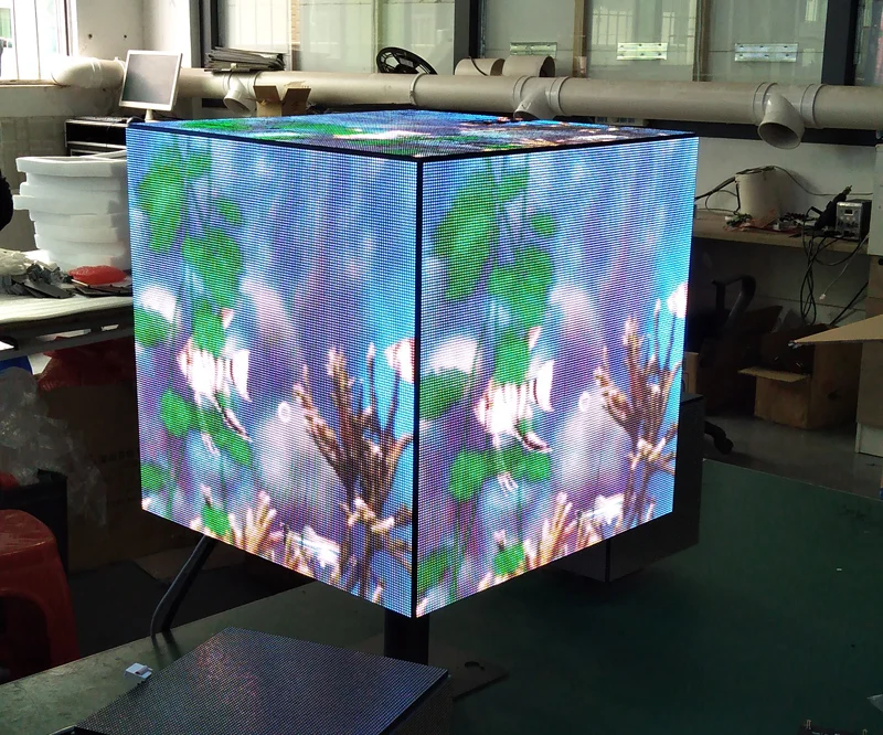 Поддержка подгоняла 4 5 6 квадрат поверхности привела куба Rubik формы глобуса дисплея P4 экран приведенный крытого