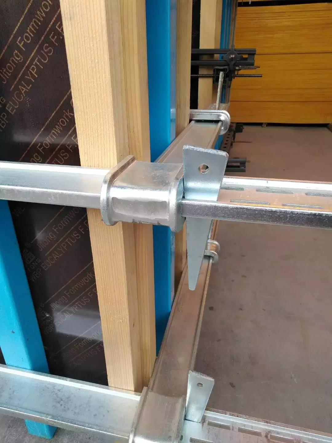 Smart Lock Efco Column Forms Clam With Low Price