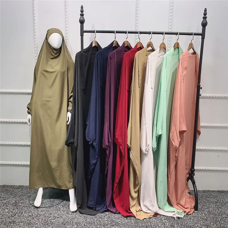 Muslim Women Prayer Dress: Bạn muốn tìm kiếm những mẫu váy dành cho phụ nữ Hồi giáo khi đi lễ chùa? Hãy xem hình ảnh và tìm kiếm cảm hứng để tạo ra một chiếc váy phù hợp với nhu cầu của bạn. Với những kiểu váy độc đáo và đa dạng, bạn có thể tìm được một chiếc váy ưng ý để thực hành lễ lạy.