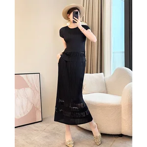 High-End Casual Western Style Two-Piece Suit New Summer Fashion Pleated Black Suit Short Sleeve Top Pleated Skirt Solid Pattern