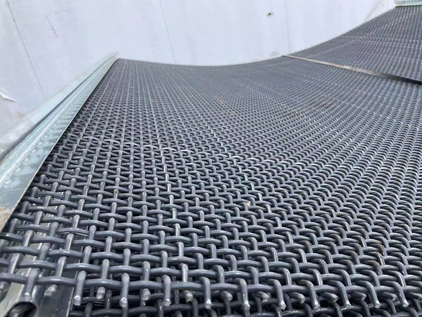 Heavy Duty Mining Screen Mesh Vibration Sieve Mesh With Hook 65mn Crimped Vibrating Screen Mesh 6890