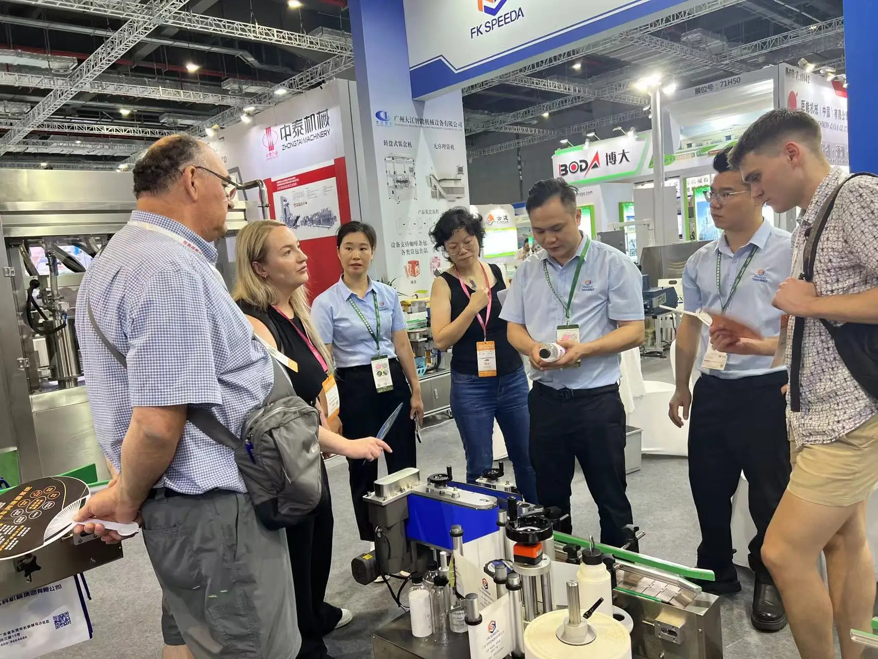 Fk616 Semi Automatic Square Bottle Labeling Machine Flat Side Square