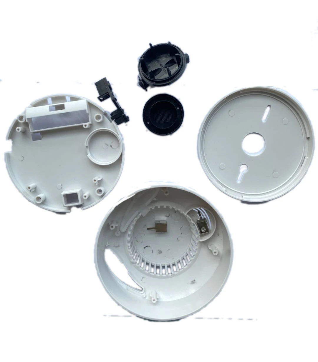 9DC New Style Plastic Smoke Detector Case with Alarm Champer and Battery Replacement Features